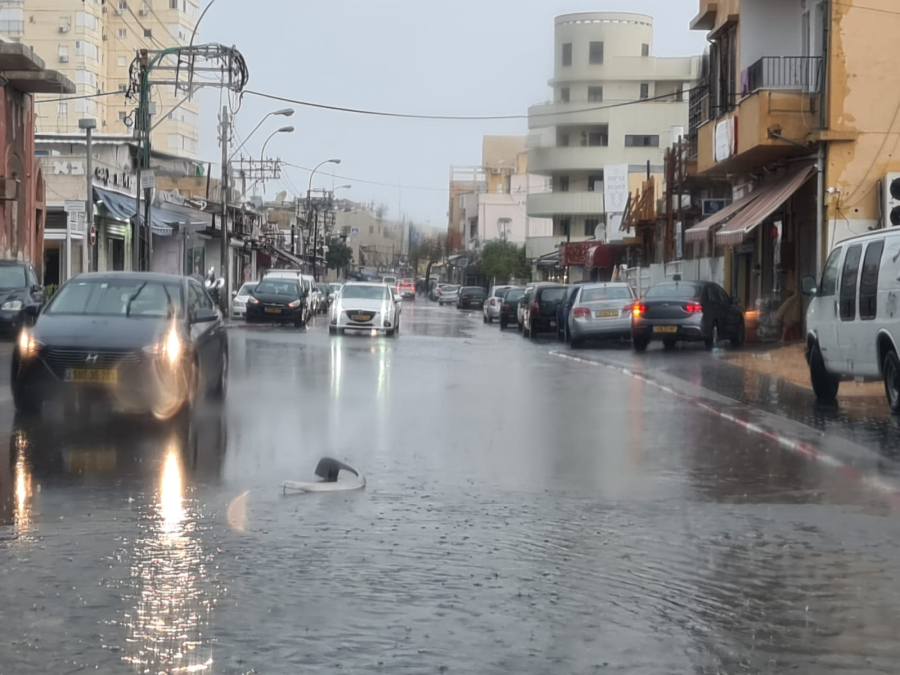 أمطار غزيرة وعواصف رعدية تضرب مختلف أنحاء البلاد