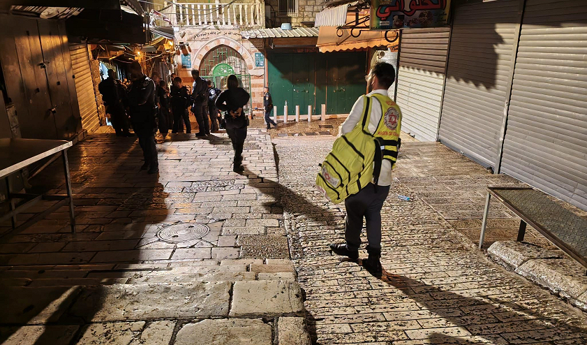 القدس: الشرطة تُطلق النار على شاب فلسطيني بدعوى محاولة ط...
