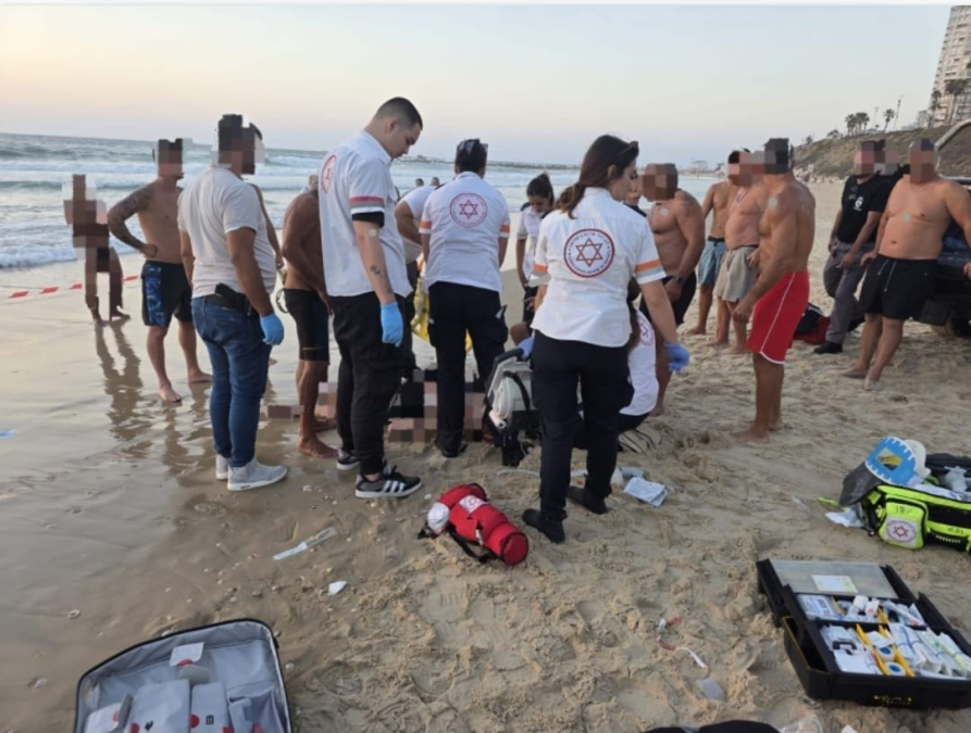 غرق شخص "70 عاماً" على شاطئ بات يام جنوب يافا وحالته حرجة