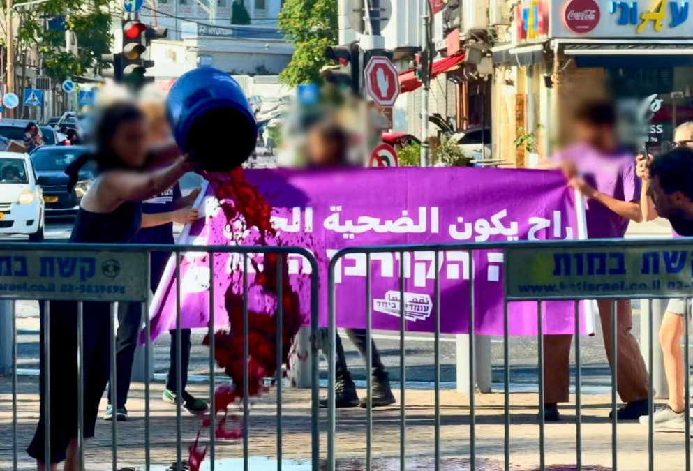 فيديو:الشرطة تقمع وقفة احتجاجية ضد العنف والانفلات بيافا من امام محطة الشرطة في سلمة وتعتقل اثنين.
