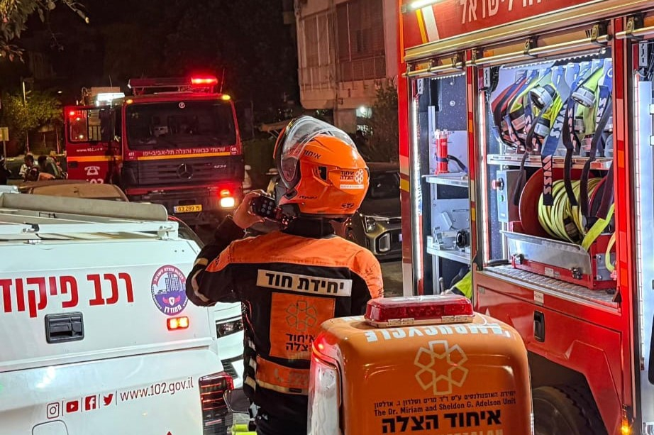 تل أبيب: إصابة متوسطة وثلاث إصابات طفيفة جراء حريق في مب...