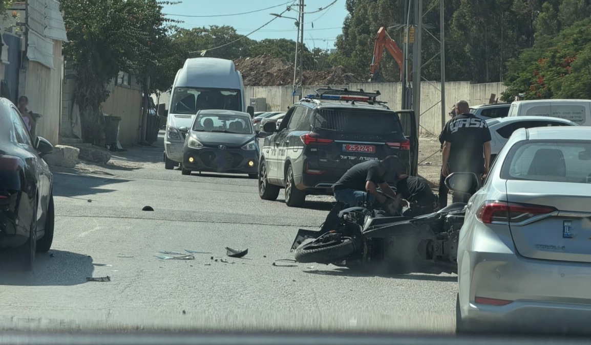 اللد: إصابة طفيفة لشرطي اثر تعرضه لحادث دهس في حي شنير