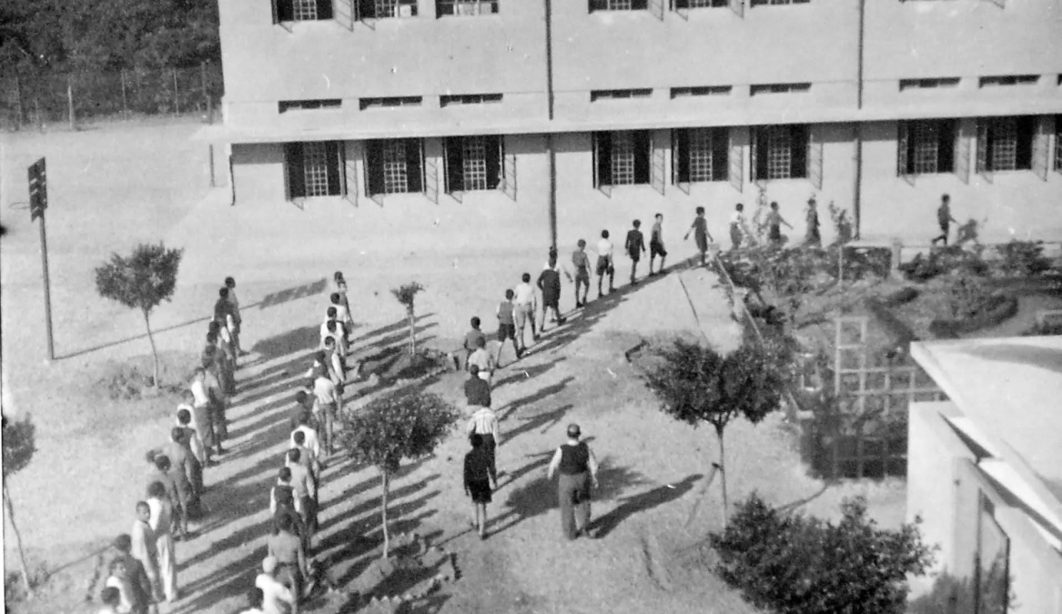 يافا: صورة نادرة توثّق طابور الصباح في مدرسة العامرية عام 1947