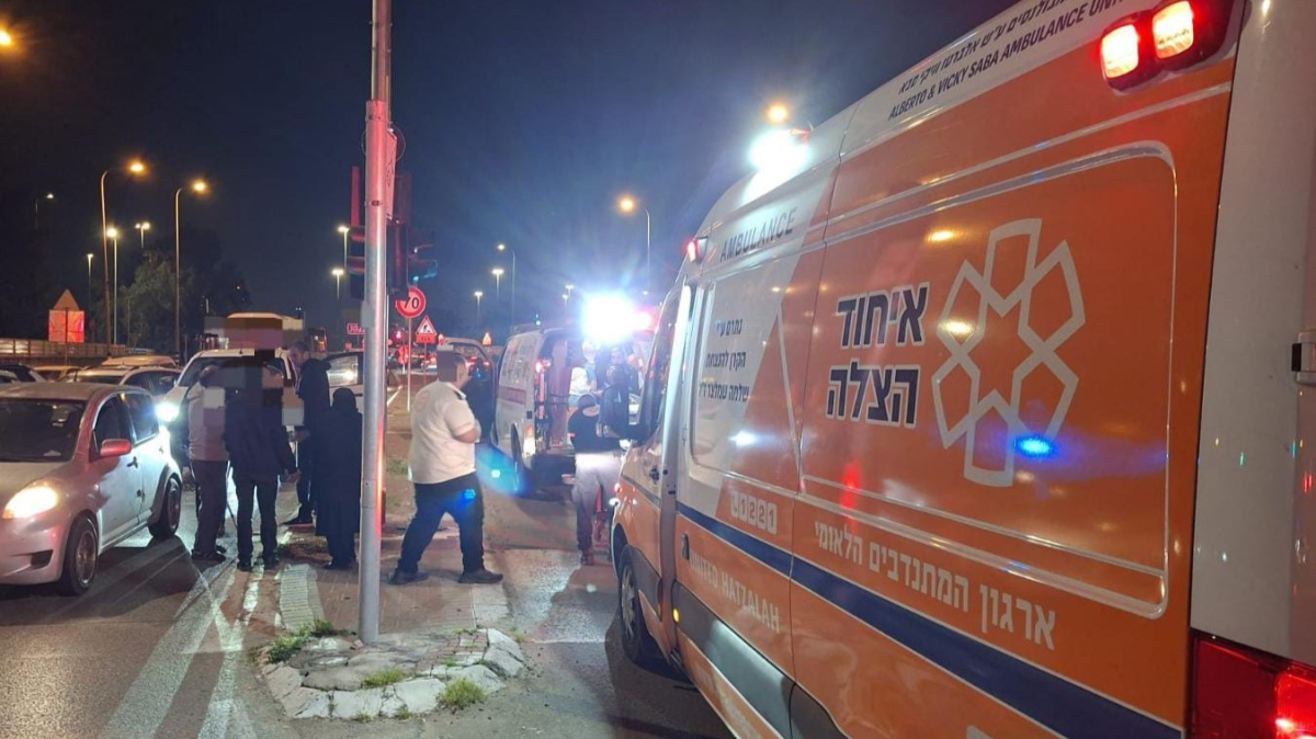 الرملة: إصابة طفيفة لشخصين بحادث طرق بين مركبتين