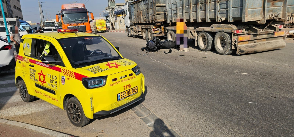 اللد إصابة متوسطة لراكب دراجة نارية اثر تعرضه لحادث طرق 