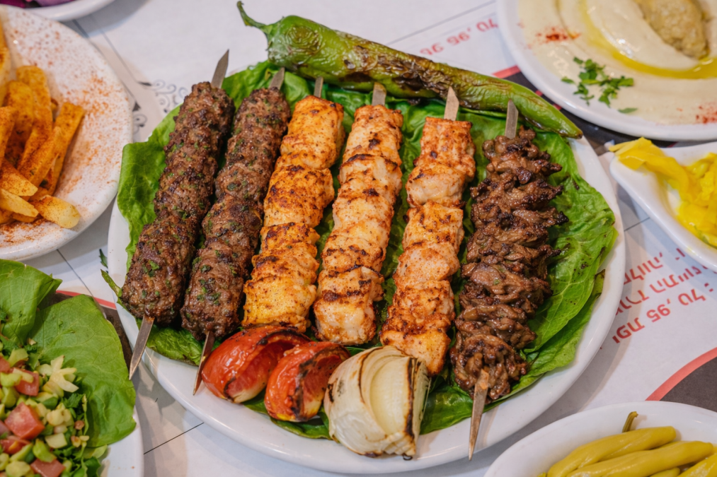 عرض المشاوي الأقوى في يافا .. 6 أسياخ مع كامل الإضافات ب...