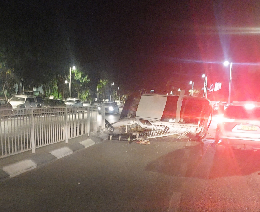 اصابات اثر انقلاب سيارة في بات يام