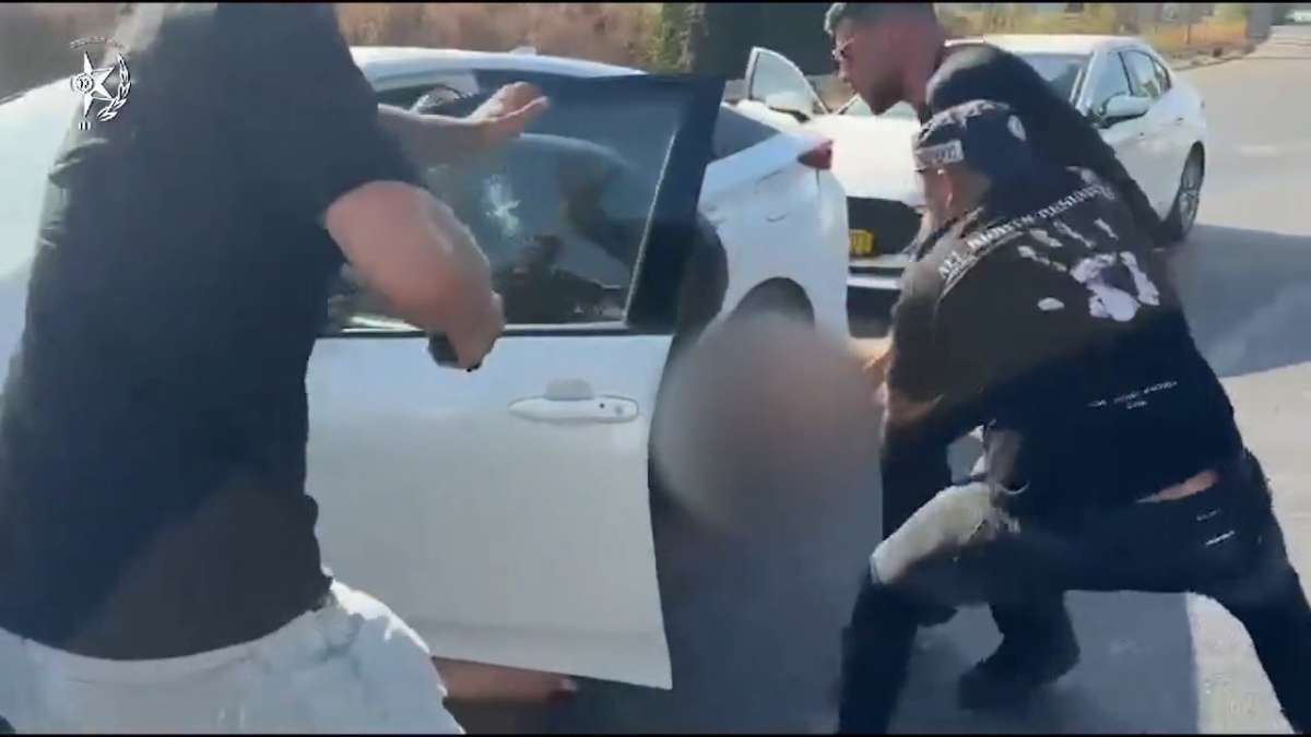 فيديو: اعتقال ابن وزير سابق من رحوفوت بشبهة حيازة مسدس غ...