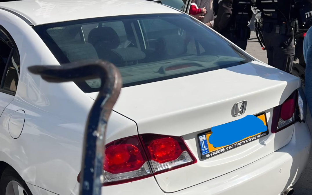 انقاذ طفل بعد نسيانه داخل مركبة في مدينة اللد