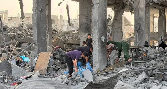 غزة.. غارات جوية على مخيمي النصيرات والبريج وسط القطاع وهدم منازل شرق دير البلح