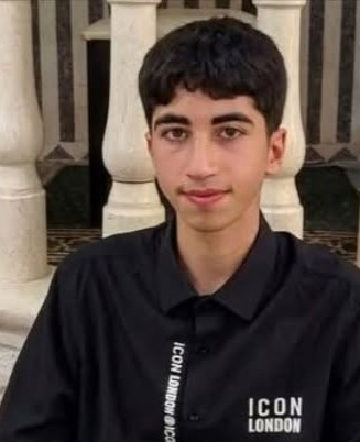 الطالب محمد خلف (18 عاماً) من طولكرم يتم حفظ القرآن الكريم كاملا.
