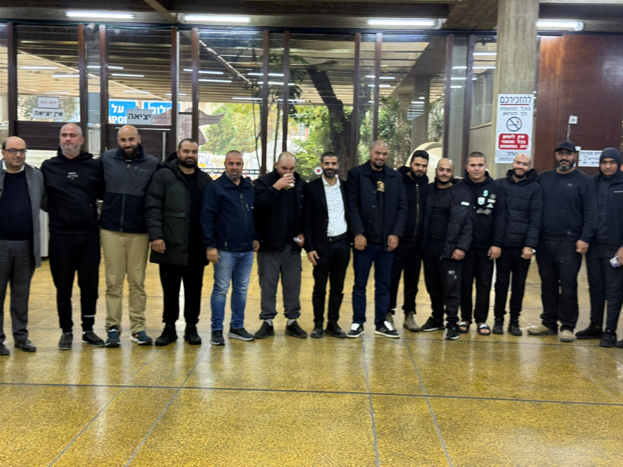 الصورة الأولى للمعتقلين وقد تم اطلاق سراحهم  