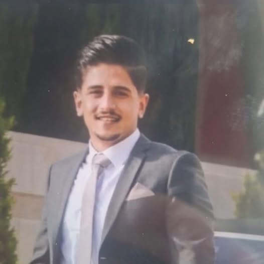 الشاب نايف سمارو الذي ارتقى برصاص الجيش الاسرائيلي في نابلس وقد رزق بمولوده بعد ارتقائه بدقائق
