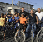  فيديو: مبادرة من الأخوين منير ومروان الوحيدي لإصلاح الدراجات الهوائية لأطفال اللد مجاناً