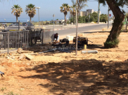 بالصور: البلدية تباشر بأعمال ترميم شاطئ الريف بيافا والحديقة المجاورة