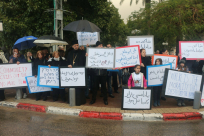 فيديو: رغم البرد - تظاهرة رفع شعارات في يافا للمطالبة بكشف الجناة بحادثة الانفجار 