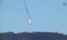 احتجاز الطيارين التركيين اللذين أسقطا القاذفة الروسية