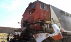 مقتل 8 وإصابة 8 في حادث تصادم بين قطار وسيارة بمصر