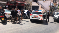  شهود عيان: الشرطة تعتدي على سائق دراجة نارية بعد مطاردته بيافا