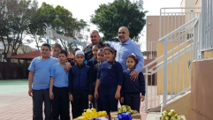  بالصور: جمعية يافا تُوزع الطرود الغذائية بالتعاون مع طلاب مدرسة حسن عرفة