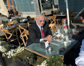  نتنياهو يتناول الشاورما من مطعم "ارطغرل" في ميناء يافا