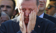 ما الذي أبكى أردوغان ورئيس وزرائه؟