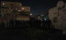  تحذيرات من تطورات .. مستوطنون يهاجمون سكان “الشيخ جراح”