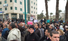 تظاهرة لعمال "ميغا" أمام مبنى محكمة العمل في اللد