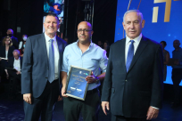 تكريم السيّد حسن إسماعيل من الرّملة لدوره في مكافحة الكورونا