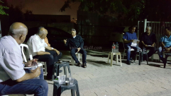  فيديو: عضو الكنيست جمعة الزبارقة يزور عائلة القرم في الرملة بعد هدم منزلها 