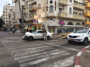  بالصور: اصابة طفيفة لشاب عربي من يافا بحادث طرق ذاتي قرب مسجد حسن بك