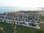  صور: للعام الثاني على التوالي - أهالي يافا يؤدون صلاة العيد في الخلاء "متنزه العجمي" 