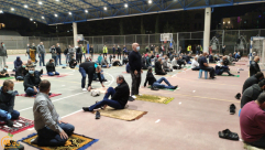 على خطى يافا - اهالي قرية جت يؤدون صلاة التراويح في العراء 