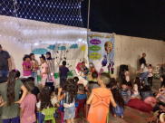 بالصور: مشروع الكتاب الجوال يُقيم احتفالاً وعرضاً للكتب في حي شنير باللد