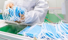 متى يمكننا التخلي عن ارتداء الكمامة؟ خبراء يجيبون عن التساؤل