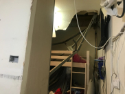 بالفيديو: انهيار سقف شقة سكنية بيافا وبلطف من الله لم تقع الكارثة  