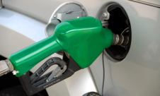 سعر ليتر البنزين يتراجع بنصف شيكل فجر الخميس