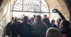 50 حارسا يفتحون مصلى باب الرحمة تأكيدا لرفضهم قرارات الإبعاد