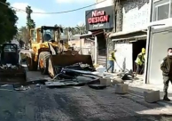   فيديو: هدم واجهة محل في منطقة السوق بمدينة الرملة 