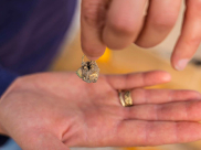 بالصور: العثور على كنز ذهبي في قيسارية 