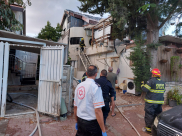  اللد: اصابة خطرة لسيدة بحريق شقّة سكنية 