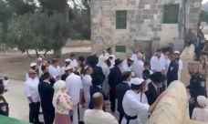 مستوطنون يقتحمون الأقصى ويطالبون بالنفخ بالبوق