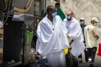 وقائع حج حقبة كورونا.. مخيمات معقمة بمنى وجبل عرفة يفتقد اليوم زحمة ضيوف الرحمن