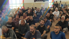 فيديو: إقامة أول صلاة جمعة في مسجد النور الجديد بحي الواحة الخضراء في اللد