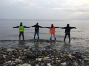  مجموعة من شباب مدينة يافا يشاركون في انقاذ اللاجئين على شواطئ اليونان