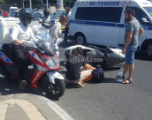 بالصور: اصابة متوسطة لسائق دراجة نارية بحادث طرق في يافا 