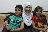 الحاجة عائشة - نجت من مذبحة اللد لتعيشها 68 عاماً