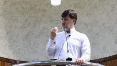 الشيخ د. رائد فتحي "لماذا تقدموا لابنائكم الهدايا القيّمة أمام زملائهم في المدرسة؟!"