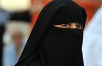 لجنة الآباء في احدى الروضات بمدينة يافا تطالب بطرد حاضنة منقبة 