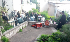  شخص يهاجم شرطيان ومسنان في حيفا بمنشار